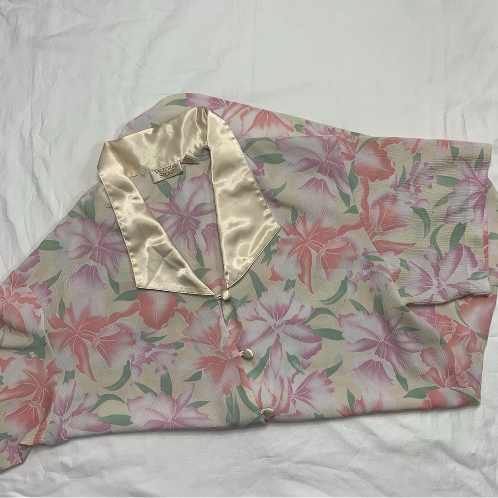 Vintage 80s Victoria’s Secret Gold Tag Pastle Floral White Button Up